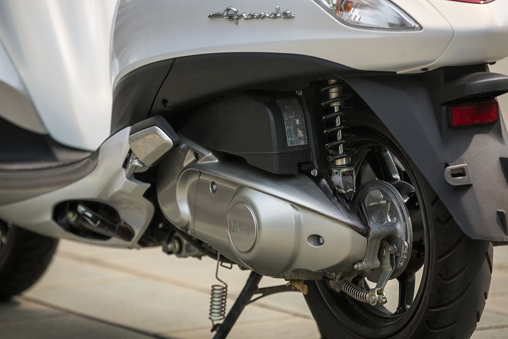 yamaha-grande-dac-biet-mau-trang 