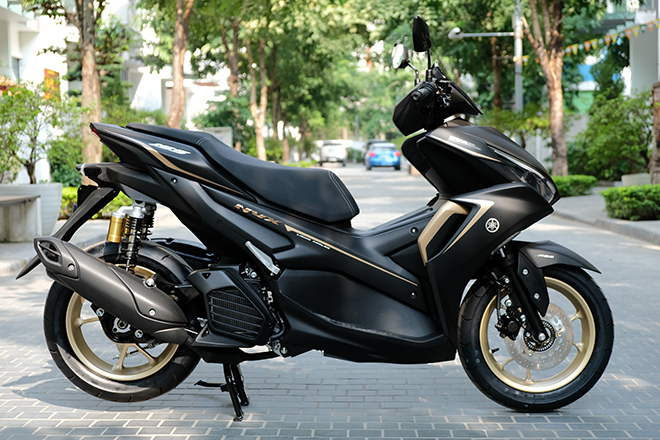 yamaha-nvx-den-mam-dong 