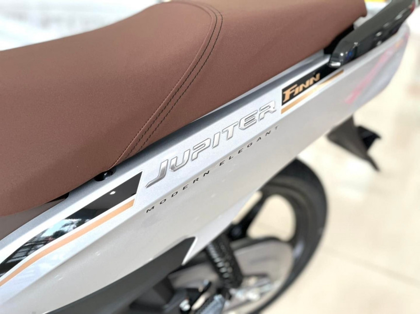 yamaha-jupiter-finn-cao-cap-mau-trang 